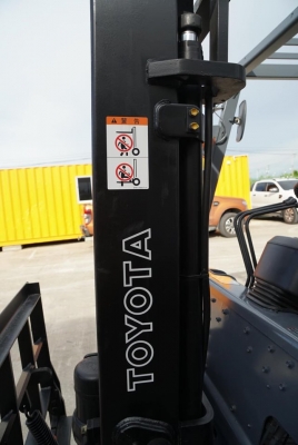 TOYOTA 6FD20 งาฮิ๊ง ขนาดยก2ตัน เครื่องยนตร์ดีเซล เสาสูง3เมตร นำเข้าโดยตรงจากญี่ปุ่น