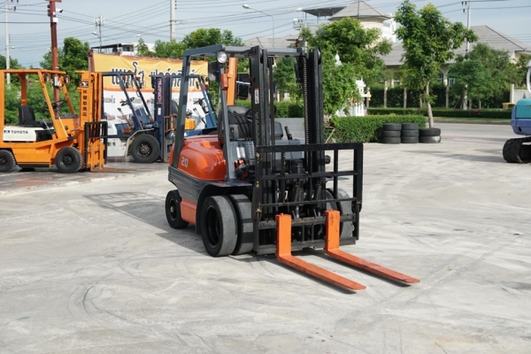 TOYOTA 6FD20 งาฮิ๊ง ขนาดยก2ตัน เครื่องยนตร์ดีเซล เสาสูง3เมตร นำเข้าโดยตรงจากญี่ปุ่น