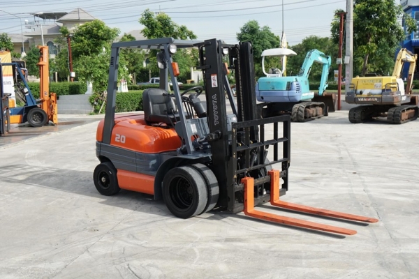 TOYOTA 6FD20 งาฮิ๊ง ขนาดยก2ตัน เครื่องยนตร์ดีเซล เสาสูง3เมตร นำเข้าโดยตรงจากญี่ปุ่น