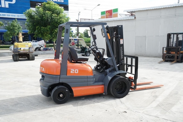 TOYOTA 6FD20 งาฮิ๊ง ขนาดยก2ตัน เครื่องยนตร์ดีเซล เสาสูง3เมตร นำเข้าโดยตรงจากญี่ปุ่น