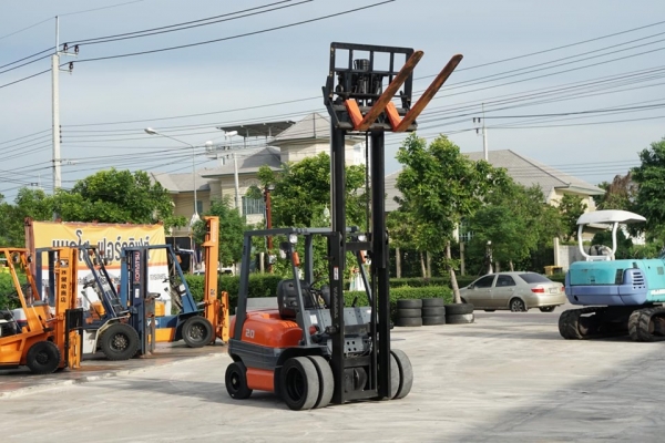 TOYOTA 6FD20 งาฮิ๊ง ขนาดยก2ตัน เครื่องยนตร์ดีเซล เสาสูง3เมตร นำเข้าโดยตรงจากญี่ปุ่น