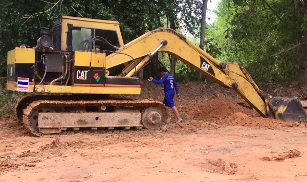 ขายด่วน CAT E110 รถบอดี้สวยพร้อมใช้งาน เครื่องเดิมปั๊มเดิมทำงานไม่โหลด ใช้งานทุกวันสภาพดีมากครับ ช่วงล่างดี เอกสารสัญญาซื้อขาย ราคาต่อรองได้ครับ