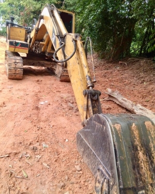 ขายด่วน CAT E110 รถบอดี้สวยพร้อมใช้งาน เครื่องเดิมปั๊มเดิมทำงานไม่โหลด ใช้งานทุกวันสภาพดีมากครับ ช่วงล่างดี เอกสารสัญญาซื้อขาย ราคาต่อรองได้ครับ