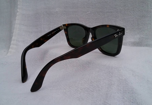 แว่นตา 'เรย์ - แบน แสนสะท้าน' อิตาลี ตัวแท้ !  โมเดล 'เวย์ฟาเรอร์'  ราคานักศึกษา  !  สภาพใช้งาน / กรอบคลาสสิค - ลายกระ !  เลนส์กระจกคริสตัลออริจินัล 'RB'  ขนาดมาตรฐาน - ใหญ่ 146 mm  Authenti