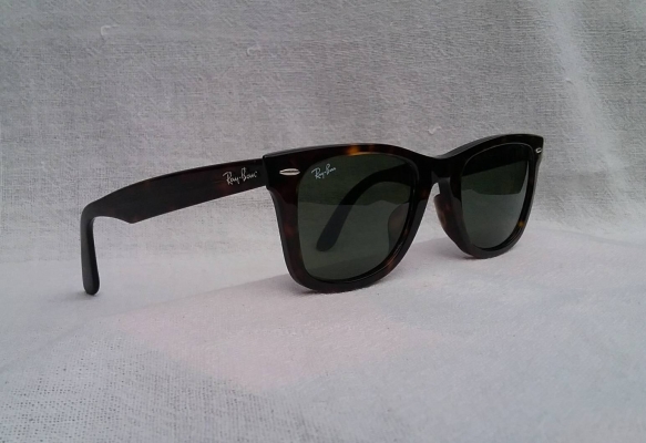 แว่นตา 'เรย์ - แบน แสนสะท้าน' อิตาลี ตัวแท้ !  โมเดล 'เวย์ฟาเรอร์'  ราคานักศึกษา  !  สภาพใช้งาน / กรอบคลาสสิค - ลายกระ !  เลนส์กระจกคริสตัลออริจินัล 'RB'  ขนาดมาตรฐาน - ใหญ่ 146 mm  Authenti