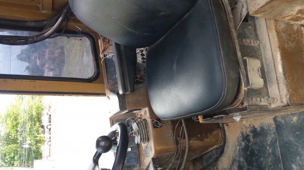 ขาย 695,000 CAT 950 F เครื่องดี เกียร์แรง เอวแน่น แขนตักสวย ยางใหม่ รถสวยพร้อมใช้ เอกสารซื้อขาย รถอยู่ นครราชสีมา 090-772-3710 090-772-3708 ขาย 695,000 CAT 950 F เครื่องดี เกียร์แรง เอวแน่น แขนตักสวย ยางใหม่ รถสวยพร้อมใช้ เอกสารซื้อขาย รถอยู่ นครราชสีมา 090-772-3710 090-772-3708