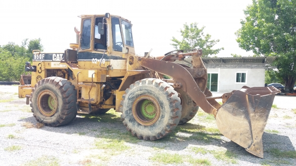 ขาย 695,000 CAT 950 F เครื่องดี เกียร์แรง เอวแน่น แขนตักสวย ยางใหม่ รถสวยพร้อมใช้ เอกสารซื้อขาย รถอยู่ นครราชสีมา 090-772-3710 090-772-3708 ขาย 695,000 CAT 950 F เครื่องดี เกียร์แรง เอวแน่น แขนตักสวย ยางใหม่ รถสวยพร้อมใช้ เอกสารซื้อขาย รถอยู่ นครราชสีมา 090-772-3710 090-772-3708