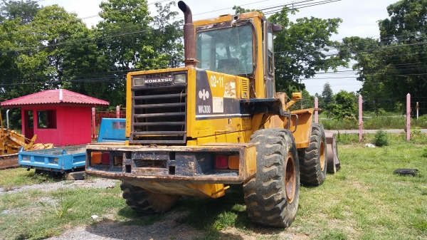 ขาย 535,000 KOMATSU wa 300-1 เครื่องดี เกียร์แรง เอวแน่น ยางดี รถพร้อมใช้งาน เอกสารแจ้งจำหน่าย รถอยู่ นครราชสีมา 090-772-3710 090-772-3708