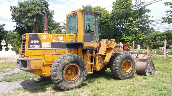 ขาย 535,000 KOMATSU wa 300-1 เครื่องดี เกียร์แรง เอวแน่น ยางดี รถพร้อมใช้งาน เอกสารแจ้งจำหน่าย รถอยู่ นครราชสีมา 090-772-3710 090-772-3708