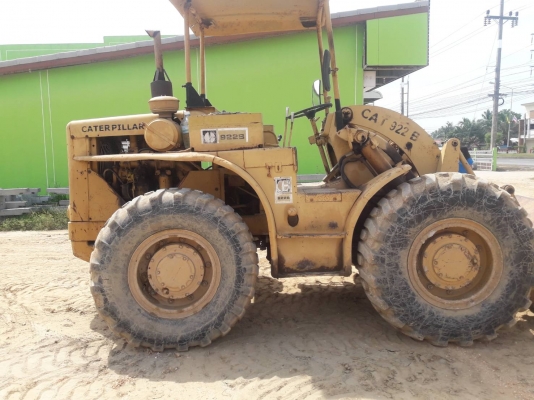 รถตักล้อยาง CAT 922 B สภาพพร้อมใช้