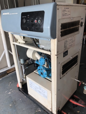 ปั้มลม kobelco made in japan ขนาด 10 Hp สวย มี air dryerในตัว สภาพดี พร้อมใช้งาน