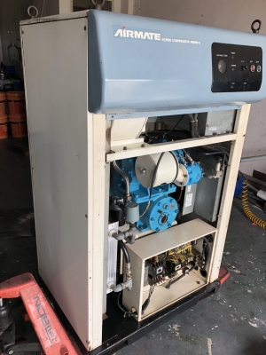 ปั้มลม kobelco made in japan 10 hp 8.5 บาร์ สภาพดี มี airdryer ในตัว พร้อมใช้งาน