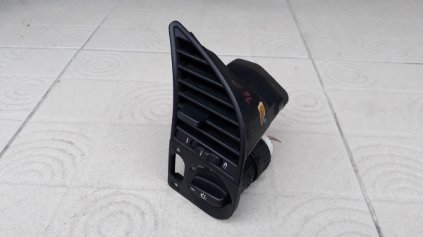 กรอบช่องแอร์ BMW E36 สวิตช์เปิดไฟที่เป็นลูกบิดเสีย กรอบช่องแอร์ BMW E36 สวิตช์เปิดไฟที่เป็นลูกบิดเสีย