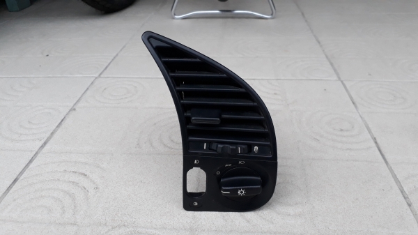 กรอบช่องแอร์ BMW E36 สวิตช์เปิดไฟที่เป็นลูกบิดเสีย