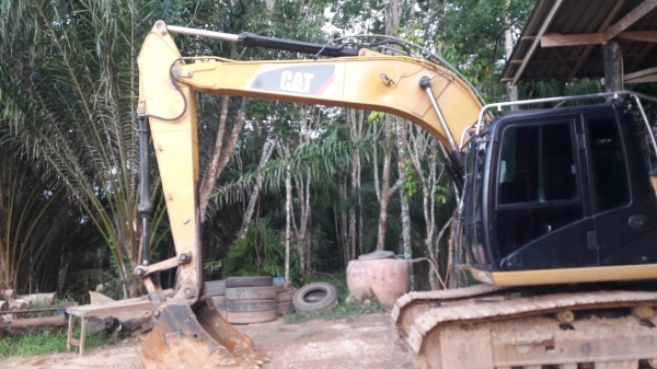 ขาย CAT315D ไฟเต็มพร้อมใช้ 10,700 ชม.เอกสารเล่มพร้อมโอนราคา 800,000 ขาย CAT315D ไฟเต็มพร้อมใช้ 10,700 ชม.เอกสารเล่มพร้อมโอนราคา 800,000
