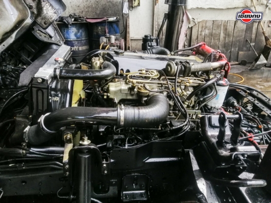 หัวเก๋ง ISUZU NPR การ์ตูน เครื่องยนต์ 4HE1 Turbo intercooler 150PS พร้อมเกียร์ Rocky 6เกียร์เดินหน้า สีแดง