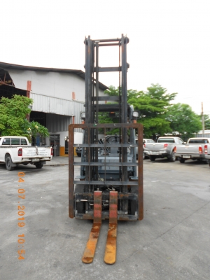 ขายรถฟอร์คลิฟท์มือสองราคาถูกจ้า TOYOTA 8FG25 เบนซิน/แก๊ส 2.5ตัน เสาV50