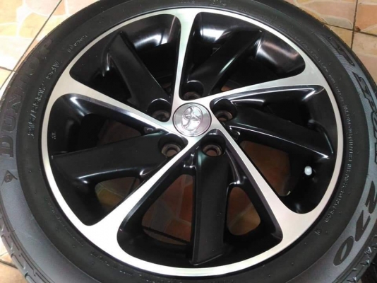 ล้อแม็ก Toyota Camry Extremo ขอบ 17*7,ET45,5h114.3 พร้อมยาง Dunlop SP270  215/55R17 ผลิตปี 2018 ทั้งชุด 19,900 บาท /*** ล้อเดิมเทิร์นได้ ติดตั้งฟรีค่ะ***
