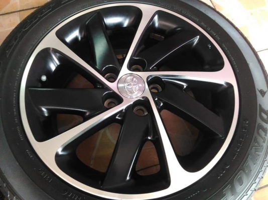 ล้อแม็ก Toyota Camry Extremo ขอบ 17*7,ET45,5h114.3 พร้อมยาง Dunlop SP270  215/55R17 ผลิตปี 2018 ทั้งชุด 19,900 บาท /*** ล้อเดิมเทิร์นได้ ติดตั้งฟรีค่ะ***