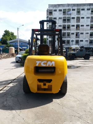 ขายรถยกโฟร์คลิฟท์ยี่ห้อ TCM 4.5 ตัน เสาสูง4.5 เมตร ขายรถยกโฟร์คลิฟท์ยี่ห้อ TCM 4.5 ตัน เสาสูง4.5 เมตร