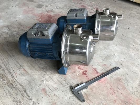 ขายปั๊มน้ำหัวปั๊มสแตนเลสแรงดันสูง Foras 1HP. 220V ไฟบ้าน made in Italy มีระบบล่อน้ำในตัว สภาพสวย วิ่งนิ่มเดิมๆ พร้อมใช้งาน มี 2 ตัวครับ