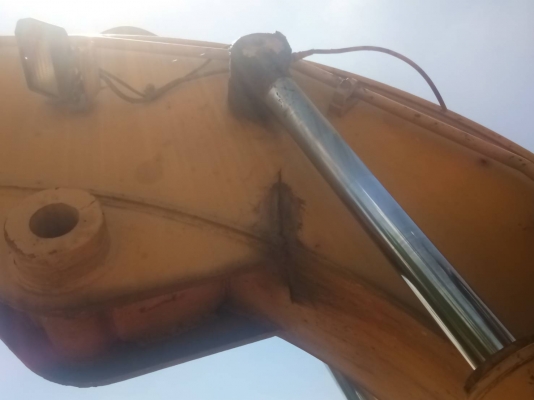 ขาย 695,000 CAT 312 B เครื่องดี ปั้มแรง เอวมีขยับนิดๆ ไฟฟ้ากล่องจออยู่ต้องเช็คระบบ โซ่สวย รอนเลอร์ดี  มีลายหัวเจาะติดรถมาจากนอก รถทำงานทุกวัน เอกสารซื้อขาย รถอยู่ กทม. 090-772-3710 090-772-3708