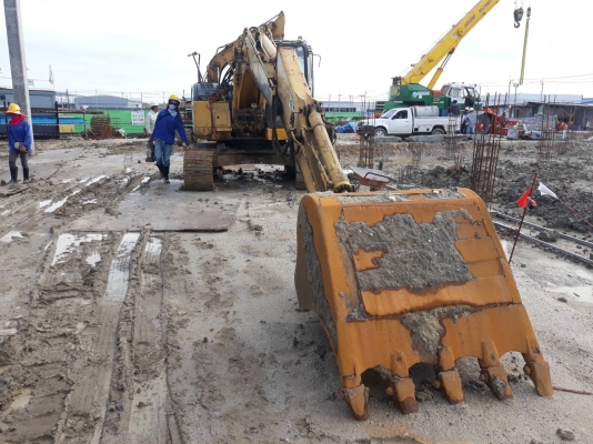 ขาย 695,000 KOMATSU pc 138 US-2E1ไฟฟ้าครบ  โซ่เพิ่งเปลี่ยนไม่นาน เอวแน่น ช่วงล่างเต็ม เครื่องปั้มดี มีลายหัวเจาะติดตัวรถมาจากนอก เอกสารใบชื้อขาย พร้อมใช้งาน รถทำงานทุกวัน รถอยู่ กทม. 090-772-3710 090-772-3708
