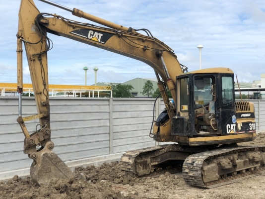 ขาย 695,000 CAT 313 B ไฟฟ้าอยู่ครบต้องเช็คระบบ เอวแน่น ช่วงล่างเต็ม เครื่องปั้มดี มีลายหัวเจาะติดมาจากนอก รถทำงานทุกวัน  เอกสารซื้อขาย รถอยู่ กทม. 090-772-3710 090-772-3708