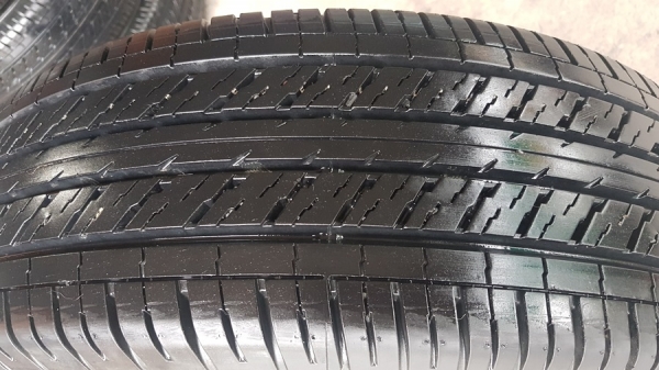 ขายยาง 215/65/16 ปี 1019 DUNLOP  วิ่งมา500กิโล 4 เส้น