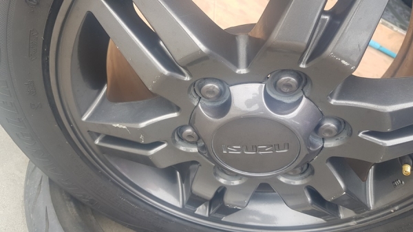 ขายล้อ Isuzu ขอบ16 ยาง215/65/16  4 ล้อ