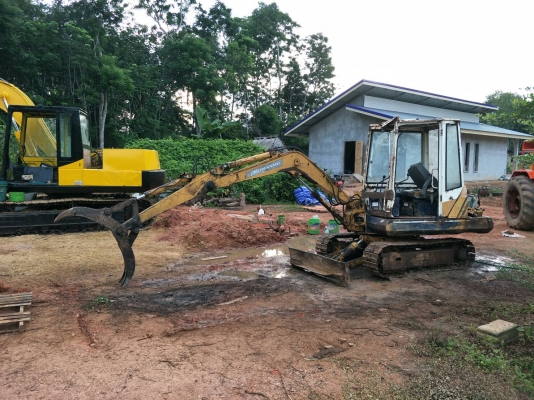 ขายรถแบคโฮ KOMATSU PC30-5 หัวคีปพร้อมบุ้งกี๋ ราคา 180000