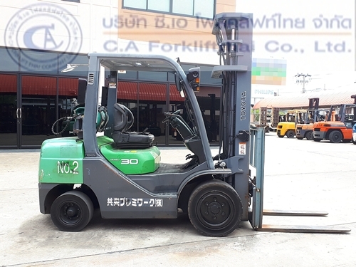 ขาย รถโฟล์คลิฟท์ TOYOTA รุ่น 8-FG30