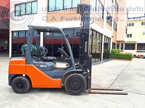 ขาย รถโฟล์คลิฟท์ TOYOTA รุ่น 8-FG30