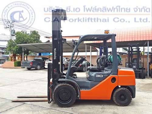 ขาย รถโฟล์คลิฟท์ TOYOTA รุ่น 8-FG30
