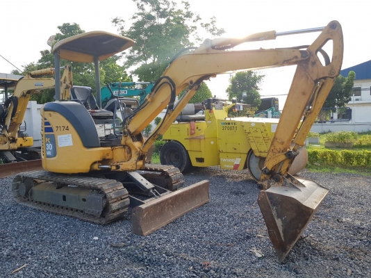 ถึงไทยแล้วครับ PC30MR-2 เก่าญี่ปุ่น ไม่เคยใช้ในไทย 1,200ชม. ปี2007 ถึงไทยแล้วครับ PC30MR-2 เก่าญี่ปุ่น ไม่เคยใช้ในไทย 1,200ชม. ปี2007