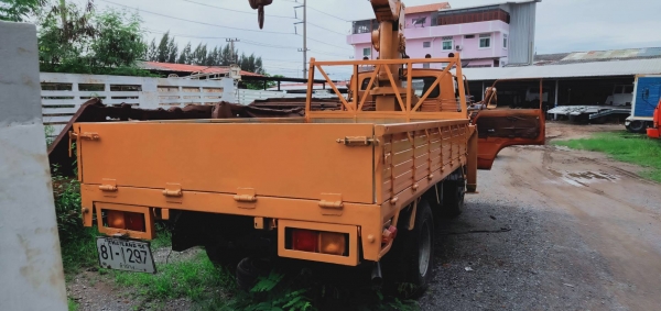 รถบรรทุก 6ล้อติดเครน ยี่ห้อ NISSAN เครน3 ตัน รุ่นรถ EMYC 340 เครื่องยนต์ ED33 96 แรงม้า