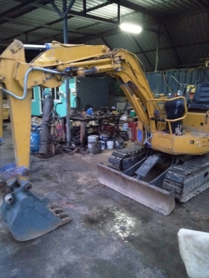 รถแบคโฮ HITACHI 20 รถเก่านอกนำเข้า ยังไม่เคยใช้งานในไทย คอนโทลสั้น คอนโทลน้ำมัน เครื่องดี ปั๊มดี พร้อมใช้งาน