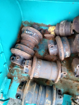 โรลเลอร์รถแบคโฮ CAT 320 และ 200-5 ของนอกแท้ นำเข้าจากญี่ปุ่น มีอย่างละ 3 ลูก สภาพดี