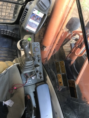 ขาย 1,250,000 HITACHI zx 200 G 5 ไฟฟ้าครบ กล้องหลัง ภายในเก๋งสวย เครื่องดี ปั้มแรง เอวแน่น เฟรมสียังสวย ช่วงล่างดี แอร์หนาว เอกสารแจ้งจำหน่าย รถพร้อมใช้งาน รถอยู่ นครสวรรค์ 090-772-3710 090-772-3708