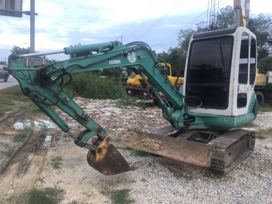 ขาย 375,000 KOMATSU pc 20-7 E พร้อมหัวเจาะ เก่านอก เครื่องดำ หัวเก๋งจากนอก ปั้มแรง เอวแน่น ช่วงล่างสวย รถสวยพร้อมใช้งาน รถอยู่ นครสวรรค์ ท่าตะโก 090-772-3710 090-772-3708