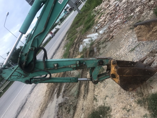 ขาย 375,000 KOMATSU pc 20-7 E พร้อมหัวเจาะ เก่านอก เครื่องดำ หัวเก๋งจากนอก ปั้มแรง เอวแน่น ช่วงล่างสวย รถสวยพร้อมใช้งาน รถอยู่ นครสวรรค์ ท่าตะโก 090-772-3710 090-772-3708
