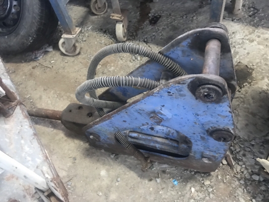 ขาย 375,000 KOMATSU pc 20-7 E พร้อมหัวเจาะ เก่านอก เครื่องดำ หัวเก๋งจากนอก ปั้มแรง เอวแน่น ช่วงล่างสวย รถสวยพร้อมใช้งาน รถอยู่ นครสวรรค์ 092-595-6777 061-446-2662 ญิ๋งยุ