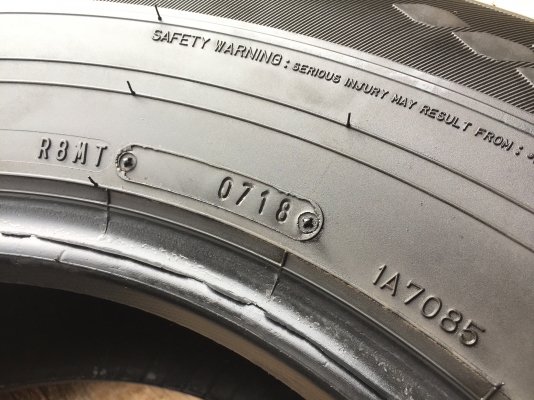 245-70-16 ปี 18 ยาง Dunlop 4 เส้น 6000 ยางสวยไม่มีปะไม่บวมไม่กินข้างดอกยางเหลือเยอะเอาไปวิ่งกันใด้อีกยาวค่ะ ราคาพร้อมใส่ ร้านอยู่กระทุ่มแบน  ### ราคาไม่รวมส่ง ต่างจังหวัดส่งได้ ### #### ไม่มีเก็บปลายทางโอนเงินส่งของ #### #### ถ้าคิดว่าแพงผ่านก่อนนะค่ะ ###