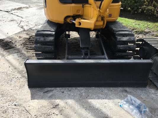 รถขุดเล็ก Komatsu PC30MR2 สภาพสวยเก่านอก แทรคเกี๊ย ชั่วโมงน้อย