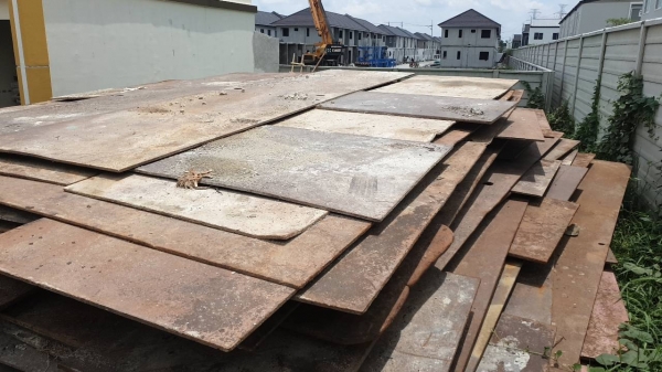 แผ่นเหล็กขนาด 1.5&times;6.0เมตร &times;20  mm. ราคาแผ่นละ 26,500 บาท