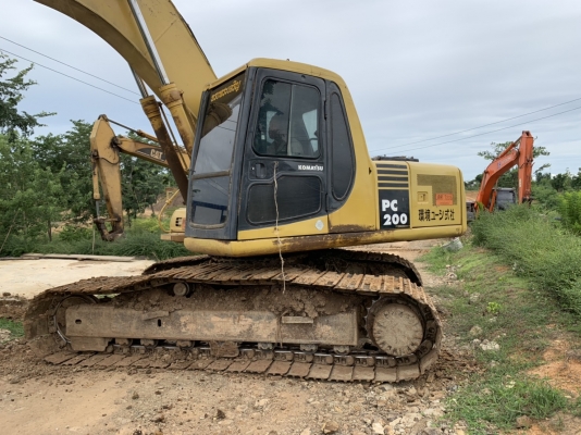 ขาย 595,000. บาท  Komatsu pc 200-6    เครื่องดี ปั้มแรง โซน่า เอวแน่น ไฟฟ้าครบ. แอร์หนาว รถพร้อมใช้ เอกสารอินวอย์.   รถอยู่ ปทุธานี. โทร 0626426323