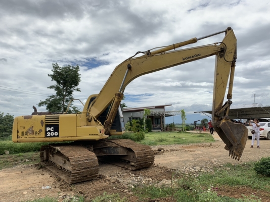ขาย 595,000. บาท  Komatsu pc 200-6    เครื่องดี ปั้มแรง โซน่า เอวแน่น ไฟฟ้าครบ. แอร์หนาว รถพร้อมใช้ เอกสารอินวอย์.   รถอยู่ ปทุธานี. โทร 0626426323