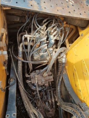 ขายตามสภาพ 655,000 บาท (เสื้อเครื่องทะลุ)  8,000 ชม   HYUNDAI ROBEX 140LC-9S เอกสารเล่มจดทะเบียนปี 60  เครื่องเสื้อสูบทะลุ ใต้ตูดปั้มโช่ล่า โช่หนา เอวแน่น ไฟฟ้าครบ  รถอยู่  นครปฐม โทร 0610710295  สนใจ รายการสินค้า อื่นๆ ที่ เว็ปไชค์ Truck2Hand https://www