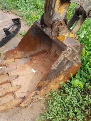 ขายตามสภาพ 655,000 บาท (เสื้อเครื่องทะลุ)  8,000 ชม   HYUNDAI ROBEX 140LC-9S เอกสารเล่มจดทะเบียนปี 60  เครื่องเสื้อสูบทะลุ ใต้ตูดปั้มโช่ล่า โช่หนา เอวแน่น ไฟฟ้าครบ  รถอยู่  นครปฐม โทร 0610710295  สนใจ รายการสินค้า อื่นๆ ที่ เว็ปไชค์ Truck2Hand https://www