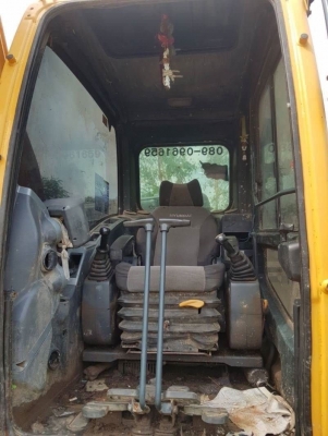 ขายตามสภาพ 655,000 บาท (เสื้อเครื่องทะลุ)  8,000 ชม   HYUNDAI ROBEX 140LC-9S เอกสารเล่มจดทะเบียนปี 60  เครื่องเสื้อสูบทะลุ ใต้ตูดปั้มโช่ล่า โช่หนา เอวแน่น ไฟฟ้าครบ  รถอยู่  นครปฐม โทร 0610710295  สนใจ รายการสินค้า อื่นๆ ที่ เว็ปไชค์ Truck2Hand https://www